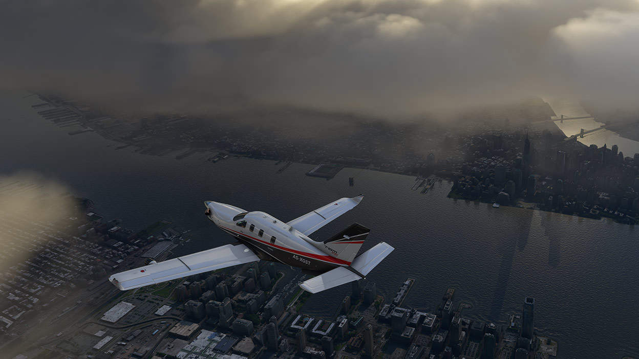 Самолет из Microsoft Flight Simulator летит под облаками над городом